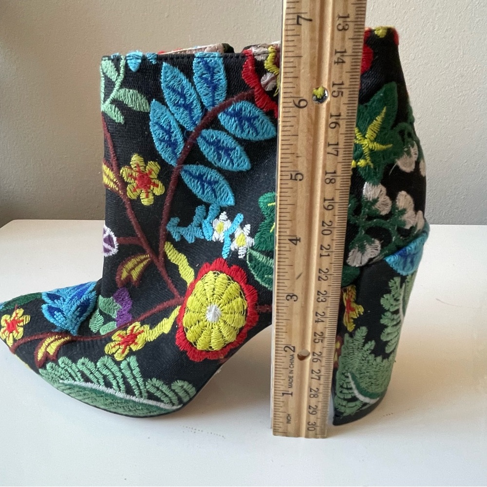 STUART WEITZMAN Floral Embroidered boots size 7 - Picture 8 of 11